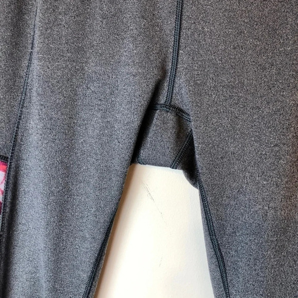 Calia | Watercolor Cinched Capri Leggings Gray - Picture 4 of 6